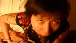 Doi adolescenti lesbiene sexy porno cu pizde frumoase pe un pat mare linge fundurile și urina care duce la orgasm