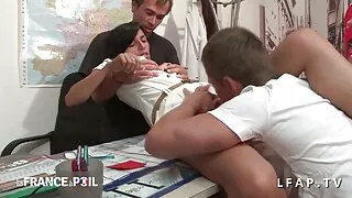 În baie, tipul a făcut sex rusesc cu o fată cea mai frumoasa pizda din lume subțire