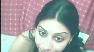 Fată tânără inghite sperma porno cu fete superbe de un tip chel