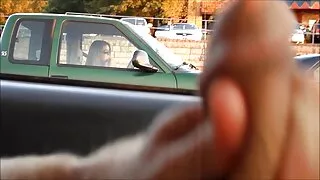 Tipul a zdrobit o tânără doamnă Busty cele mai frumoase pizde în găuri și și-a lăsat sânii în spermă