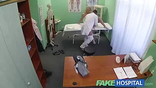 Fata a venit pentru un pasarica frumoasa masaj, dar nu se aștepta ca maseuza ei să se dovedească a fi lesbiană