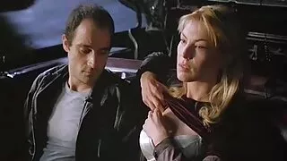 Un tip a futut o fată într-un filme porno cu fete superbe fund tânăr și cum în gura ei