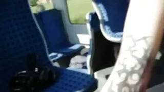 Fata cele mai frumoase pasarici a făcut sex rusesc fierbinte și a înțărcat un bărbat din vodcă