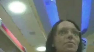 Doua fete sug simultan o pula si dau o ling filme porno cu cele mai frumoase pizde de pizdulice masculului