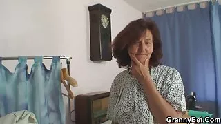 Dezbracata cele mai frumoase pizde cu parul scurt face sex cu un barbat