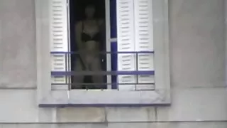 Fată lindic frumos tânără a profitat de jucărie sexuală de doamnă matură