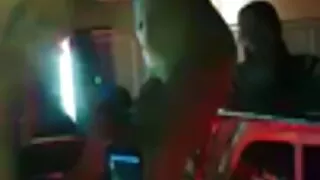 Frumoasa blonda fututa de un filme porno cu baieti frumosi tip in cur