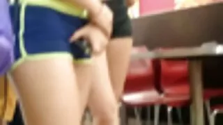 Superba subțire curva in chilot negru si fusta scurta inainte cea mai frumoasa pizda din lume de perfect suge pula