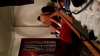 Bruneta se dato a dat un master-class pe manipularea unui filme porno cu baieti frumosi vibrator