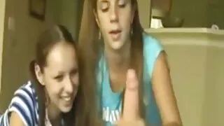 Sex cu o bruneta frumoasa ce adora sa porno cu pizde frumoase suga